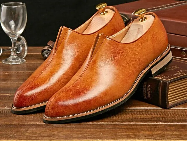 AT UR HAND Men shoes pointed toe Bullock trend oxfords Korean version PU leather breathable male fashion shoes