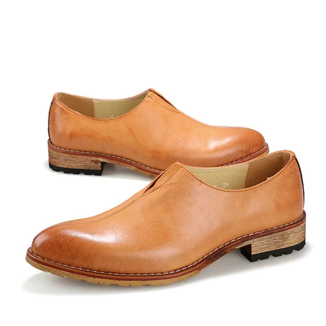 AT UR HAND Men shoes pointed toe Bullock trend oxfords Korean version PU leather breathable male fashion shoes