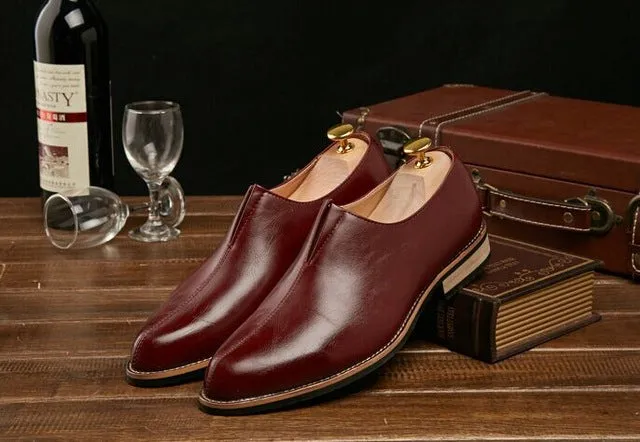AT UR HAND Men shoes pointed toe Bullock trend oxfords Korean version PU leather breathable male fashion shoes