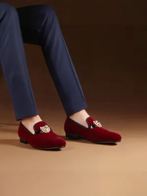 Imported men's velvet slip-ons with diamond-encrusted buckles, slip-on loafers, European and American trendy low-top shoes, large size smoking shoes